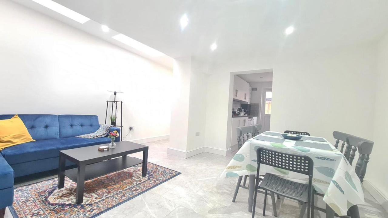 Spacious Private Room In Manor Park ลอนดอน ภายนอก รูปภาพ
