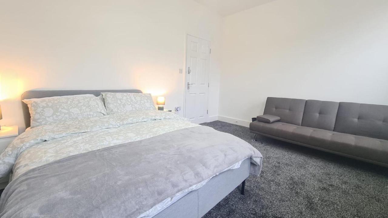 Spacious Private Room In Manor Park ลอนดอน ภายนอก รูปภาพ